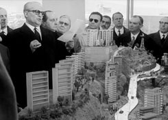 Le mani sulla città